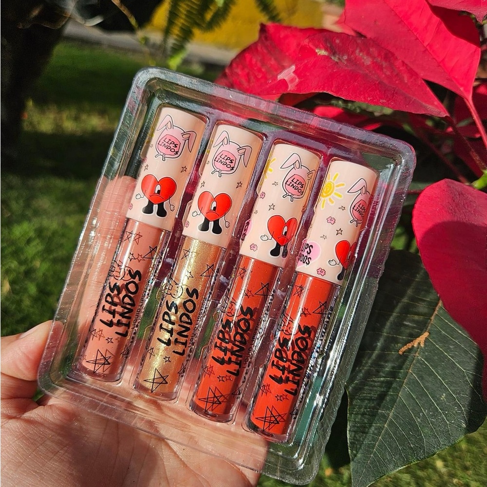 LABIAl BAD BUNNY